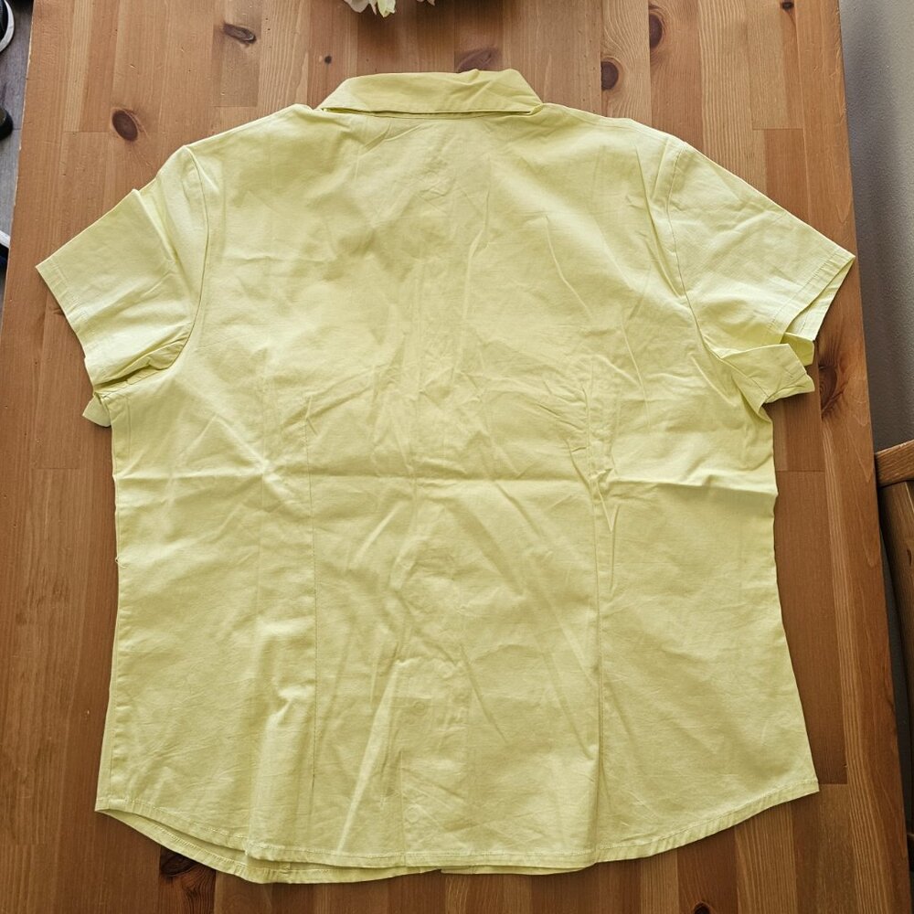 American Flirt - Women's Easy-Care Basic Collared Button Down Shirts Short Slee - Picture 7 of 12